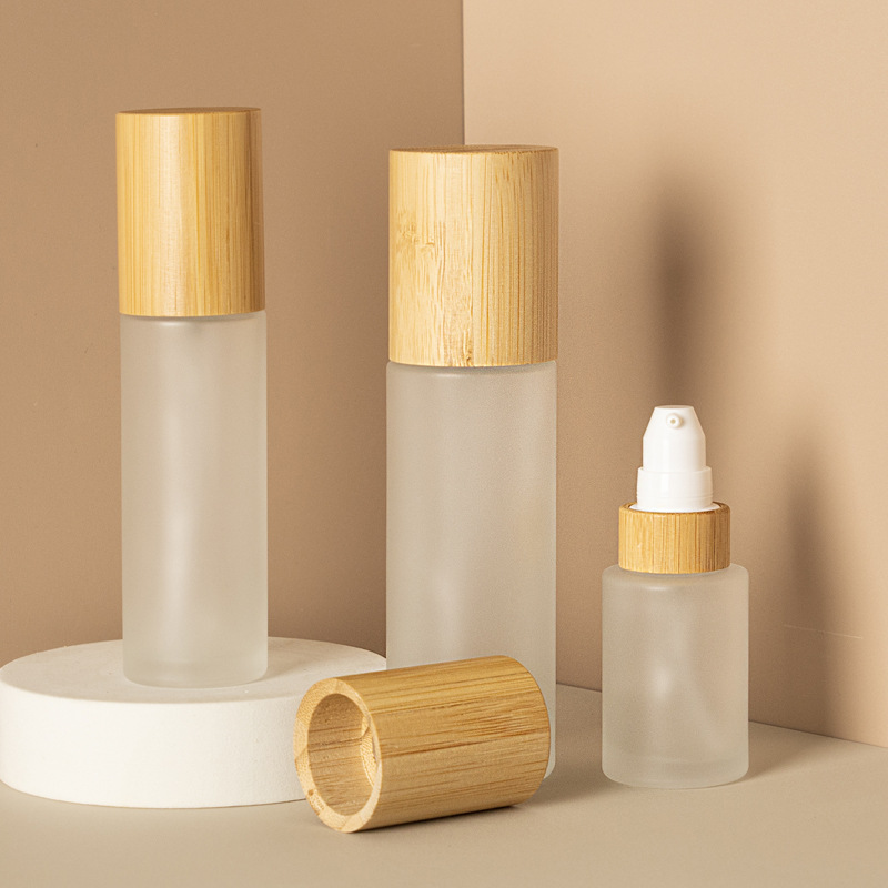 پمپ لوسیون آرایشی مات بطری اسپری مه ریز و لوسیون شیشه ای با درب چوب بامبو