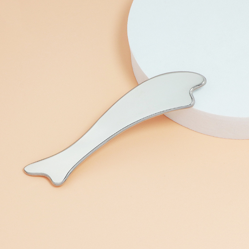 تخته Gua Sha از آلیاژ روی ماهی شکل با رنگ ها و لوگوی شخصی شده