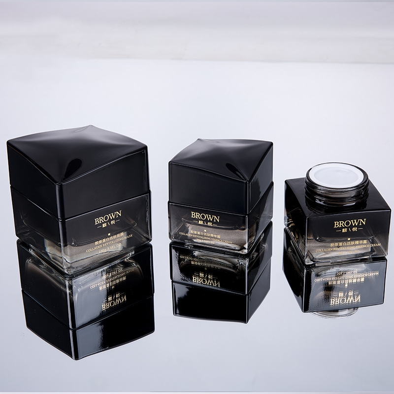 شیشه کرم شیشه ای مربعی منحصر به فرد با طراحی درب برجسته برای بسته بندی لوازم آرایشی شیشه کرم شیشه ای مربعی منحصر به فرد با طراحی درب برجسته برای بسته بندی لوازم آرایشی