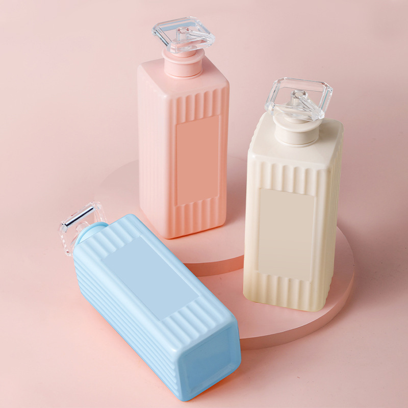 بطری پمپ لوسیون حیوان خانگی مربعی 500 میلی لیتری 750 میلی لیتری با سطح نواری شکل برای شامپو روغن مو و ظرف آرایشی نرم کننده بطری پمپ لوسیون حیوان خانگی مربعی 500 میلی لیتری 750 میلی لیتری با سطح نواری شکل برای شامپو روغن مو و ظرف آرایشی نرم کننده