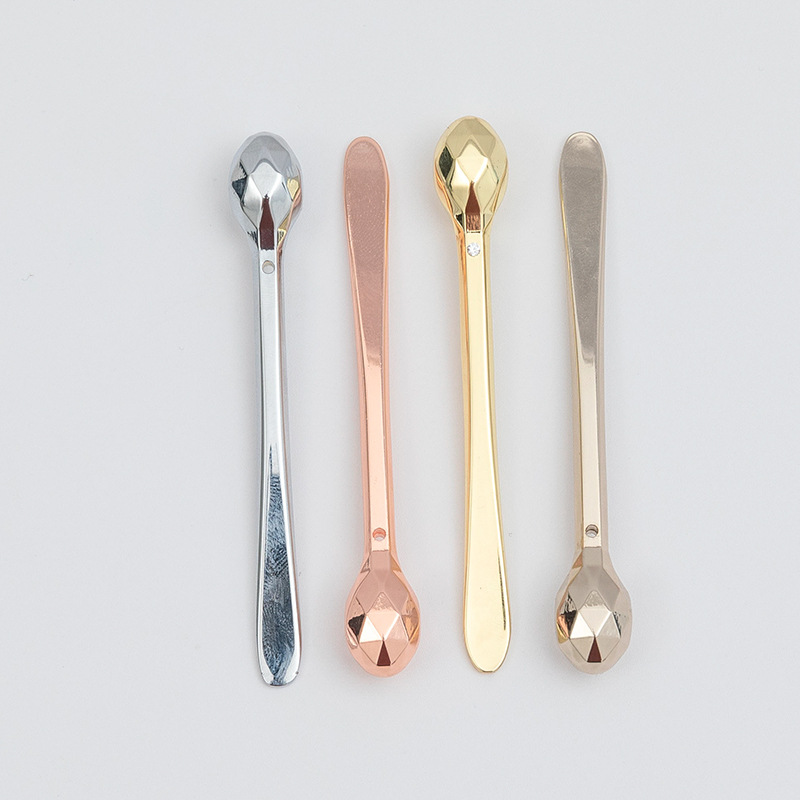 طرح بی نظیر برش الماس از کرم دور چشم آلیاژ روی طرح بی نظیر برش الماس از کرم دور چشم آلیاژ روی